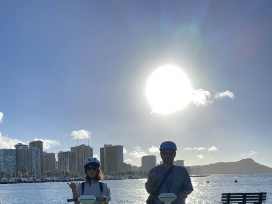 朝日をバックに素敵な思い出に感謝