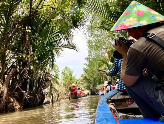 メコン川手漕ぎボート