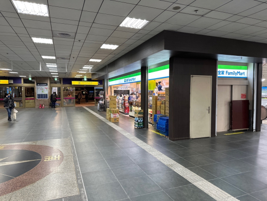 待ち合わせ場所。一階、東3門出口。地下から行こうとするハマります。