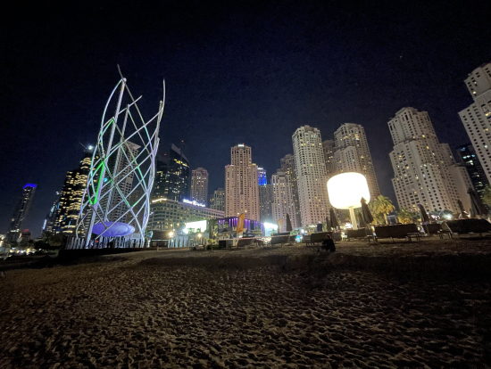 付近のビーチから