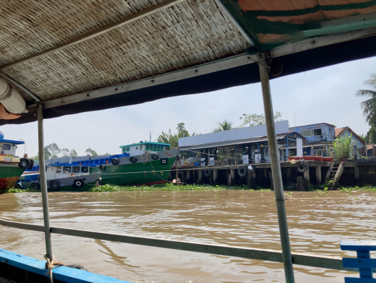 離島へ向かってます