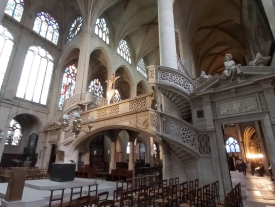 サン＝テティエンヌ＝デュ＝モン教会　旧式の建築形式が残っていました