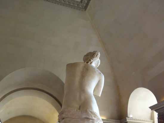 ミロのビーナスの魅力は後ろ姿にもある、と教えてもらいました。