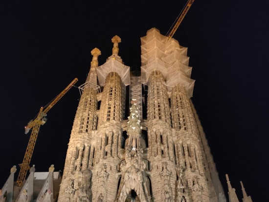夜景のサグラダファミリア