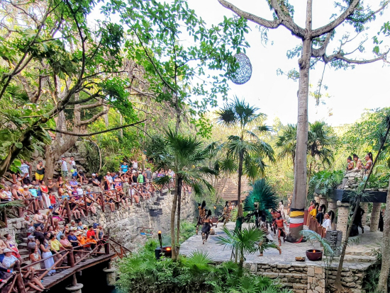 マヤビレッジのショーも必見!!