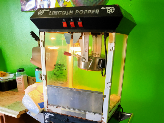 ポップコーンマシンが味わいありました。