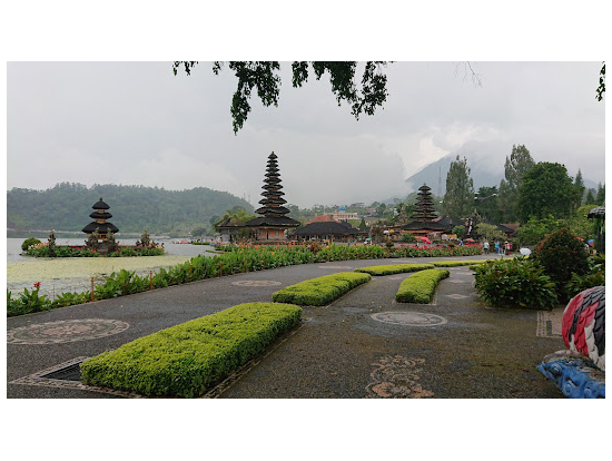 ウルン ダヌ ブラタン寺院