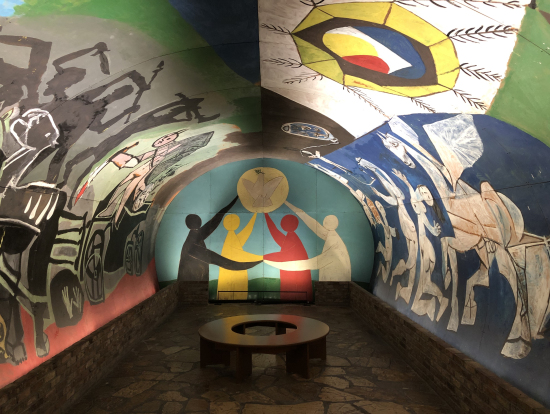 戦争と平和の壁画