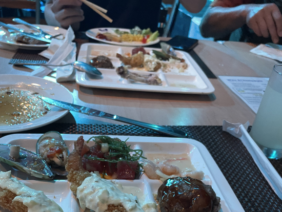 ビュッフェは、2方向から取れますが内容は同じです。美味しかったです。