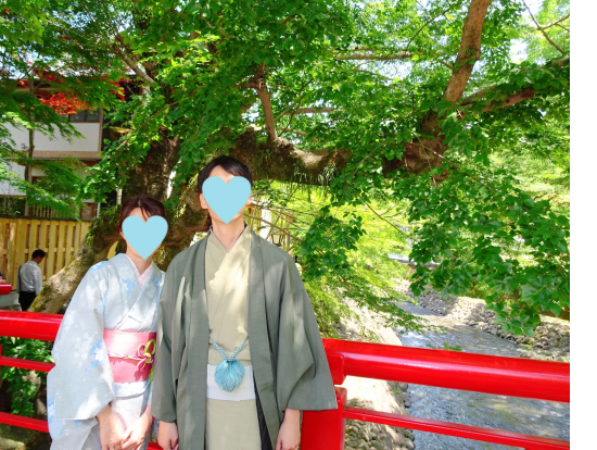 シンプルな着物を選びましたが、華やかな柄の着物も沢山ありました。