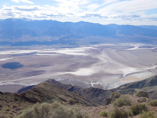 デスバレーを山の上から