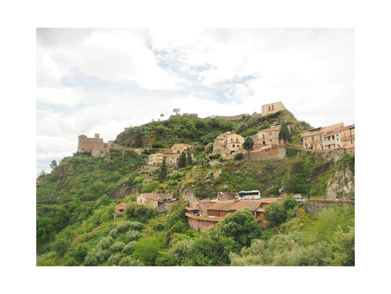 聖二コラ教会への坂道