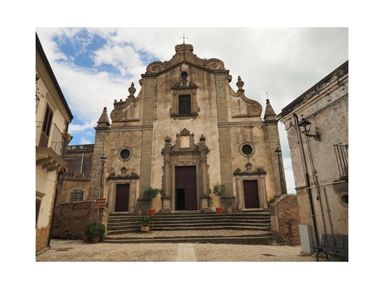 フォルツァ・ダグロの教会