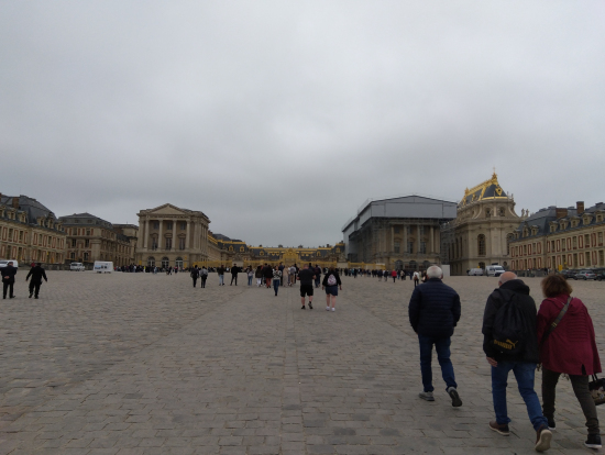 ベルサイユ宮殿　入り口です。規模がでかいので写真はイマイチです。