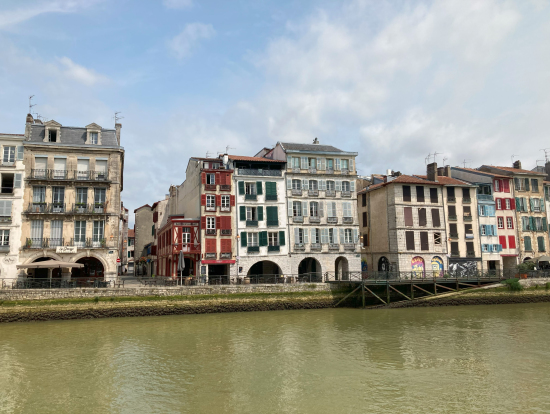 バイヨンヌのニーヴ川周辺