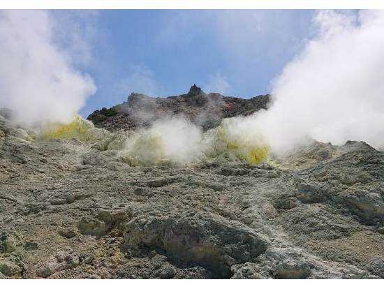 硫黄山大迫力、運動靴と日傘持参で行ったほうがいいです。