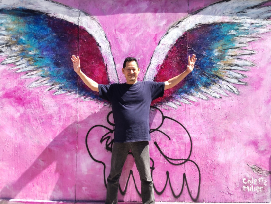 年齢を無視して羽ばたきました。