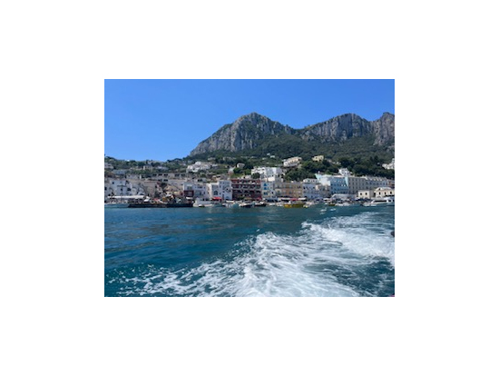 カプリ島から出港