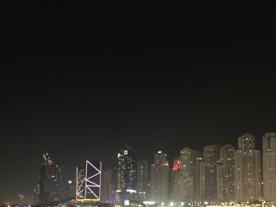 美しいドバイマリーナの夜景