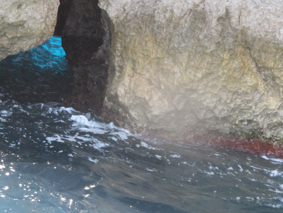 小さな青の洞窟