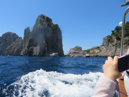 ボートで島めぐり