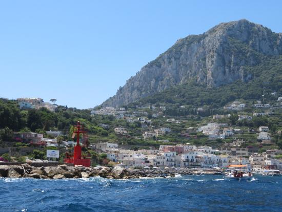 ボートから見たカプリ島
