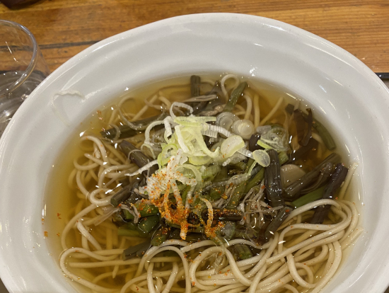 ホテル白樺荘の山菜そば。とても美味。