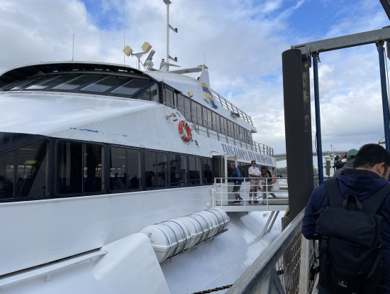 モートン島行きの船