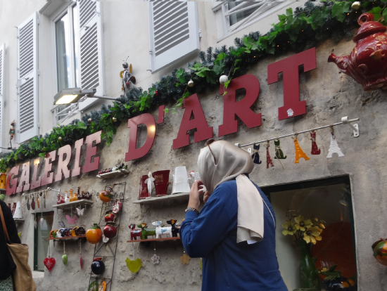 モンマルトルの小路で