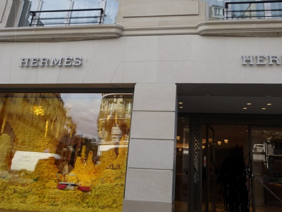 こんな店もちょっとのぞいて・・・