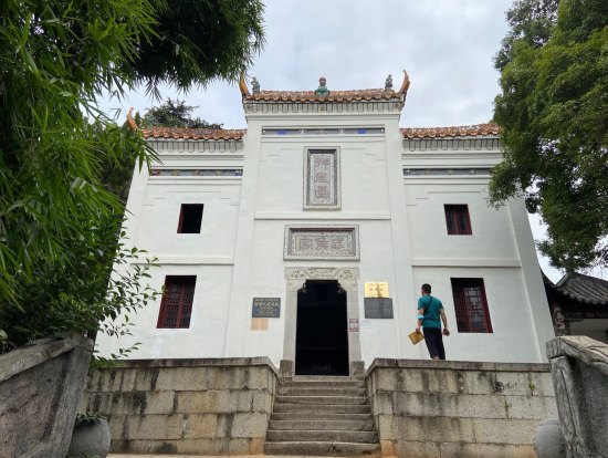 諸葛亮孔明の拝風台を再現したもの