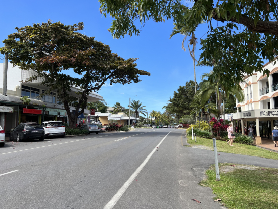 ポートダグラスの街、のんびり感が漂います