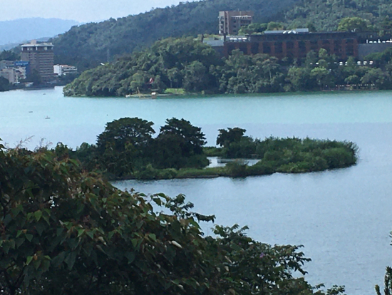 原住民の聖地、ラルーです。二重円です。