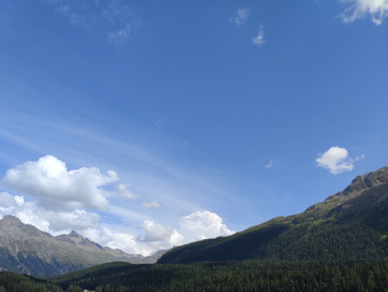 サンモリッツからベルニナ山塊を望む