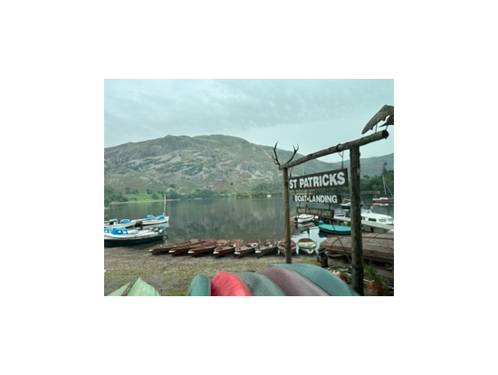 山と湖のコントラスト