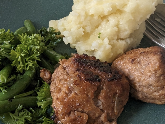 ミートボール。ジャムやきのこソースも美味しかったです!