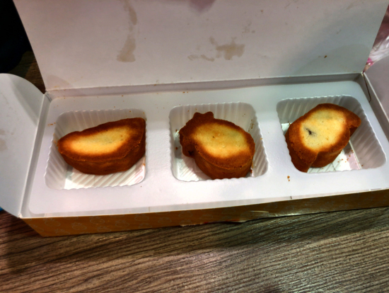 実際に手づくりしたパイナップルケーキ 右から王冠型・パイナップル型・台湾型