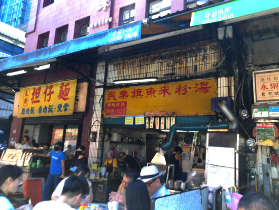 迪化街散策の様子、お食事は自由に選べます