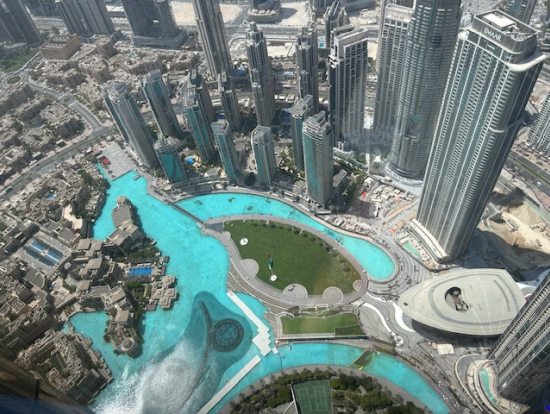 ブルジュハリファ展望台から眼下にドバイファウンテン