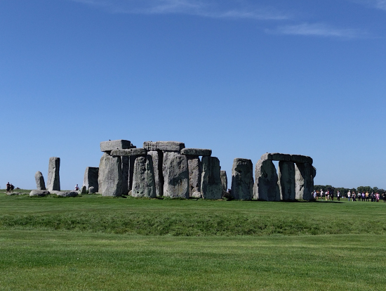 ストーンヘンジ、中に入ることはできません。