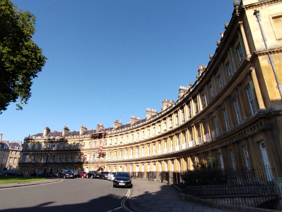 バースの街、ザ・サーカス。建物がぐるっと丸くサークルになってます。