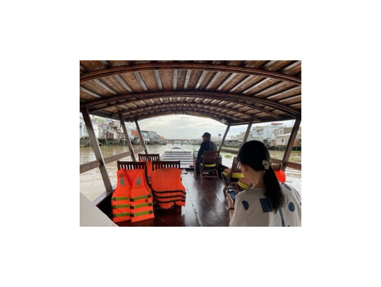 広いクルーズ船にスタッフと私達夫婦だけ