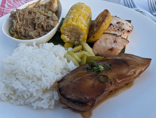 左上のカルーアポークはおいしかった