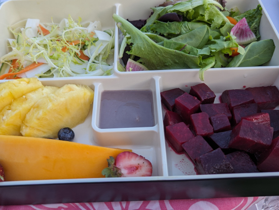 貝類・甲殻類アレルギーのため、右半分は料理変更・・・残念