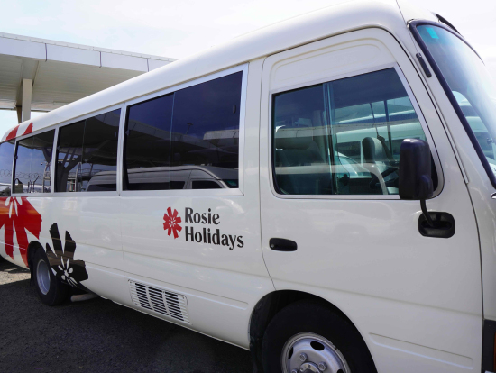 大きな車に２人