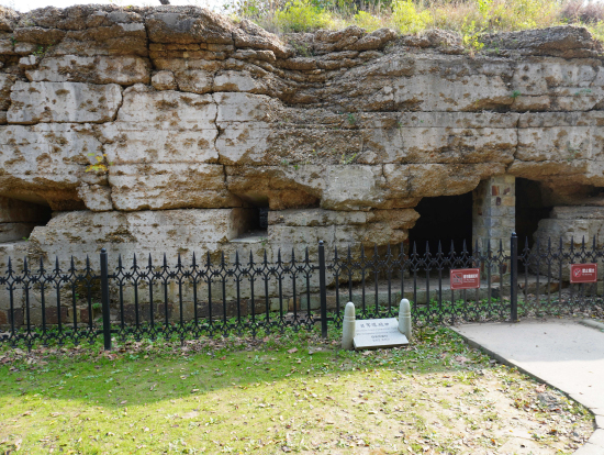 東鶏冠山の堡塁跡