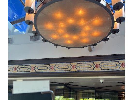 天井も高く、明るい店内でした