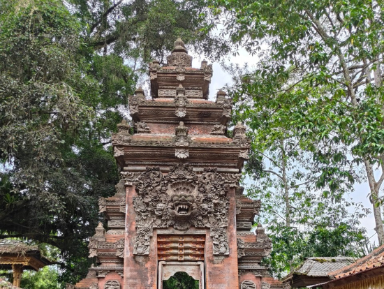 ティルタエンプル寺院