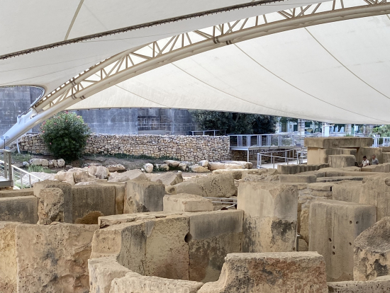 紀元前3000年以上の遺跡跡、エジプト文明より前とか