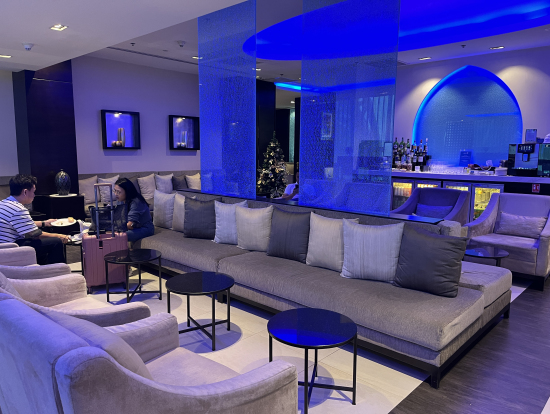 少し暗めの照明とお洒落なインテリアで、高級ホテルのロビーのようです